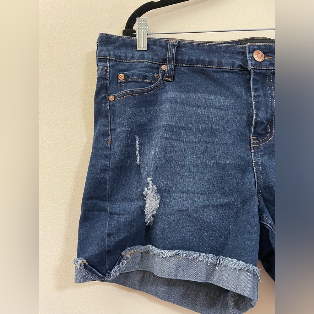 NWOT Celebrity Pink Ripped High Rise Shorts - 18 - Picture 2 of 12